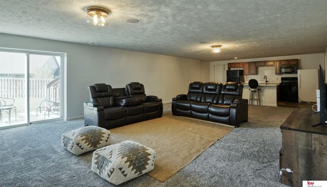 20459 C Street, Omaha, NE 68022