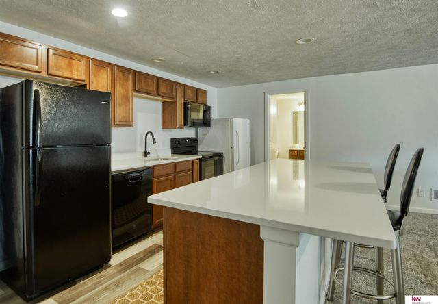 20459 C Street, Omaha, NE 68022