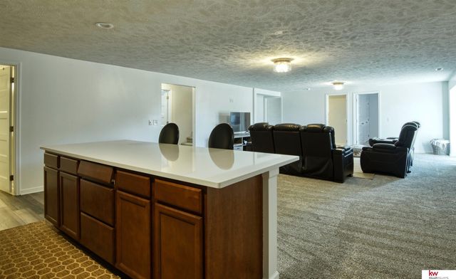 20459 C Street, Omaha, NE 68022