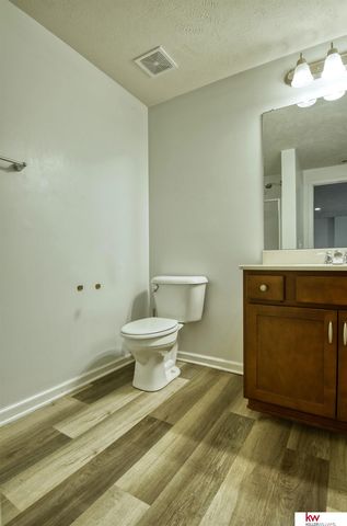 20459 C Street, Omaha, NE 68022