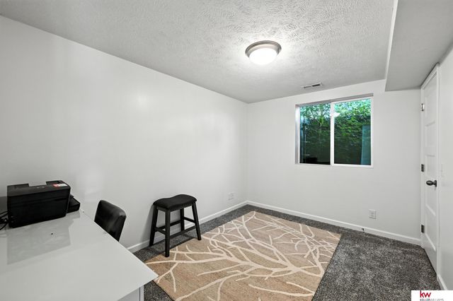 20459 C Street, Omaha, NE 68022