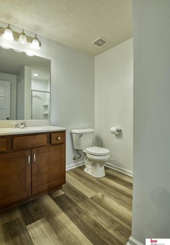 20459 C Street, Omaha, NE 68022