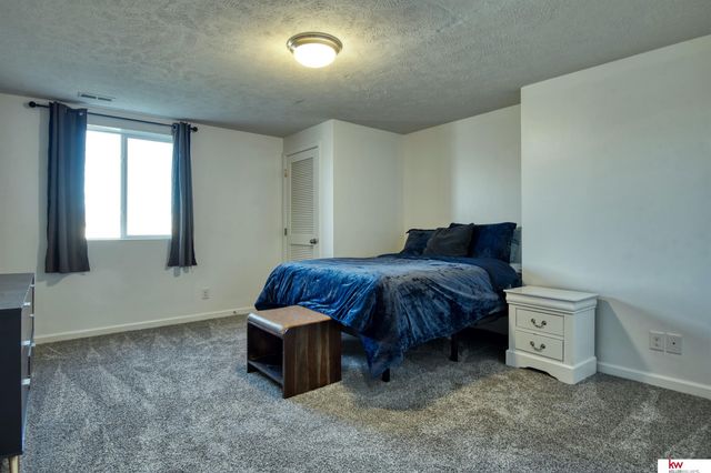 20459 C Street, Omaha, NE 68022