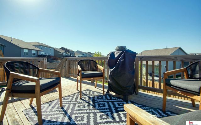 20459 C Street, Omaha, NE 68022