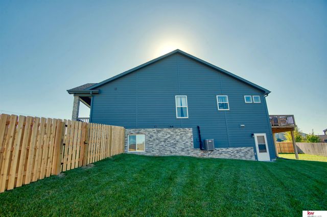 20459 C Street, Omaha, NE 68022