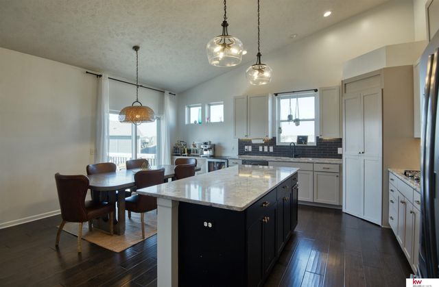 20459 C Street, Omaha, NE 68022