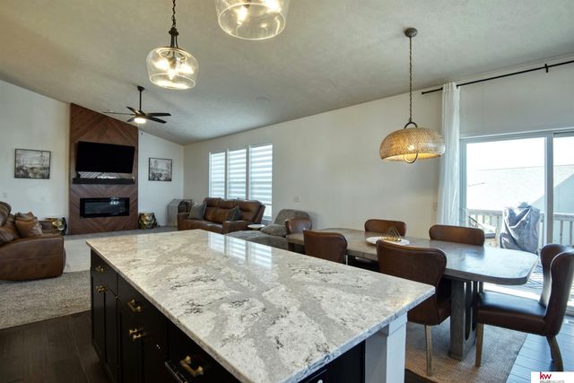 20459 C Street, Omaha, NE 68022