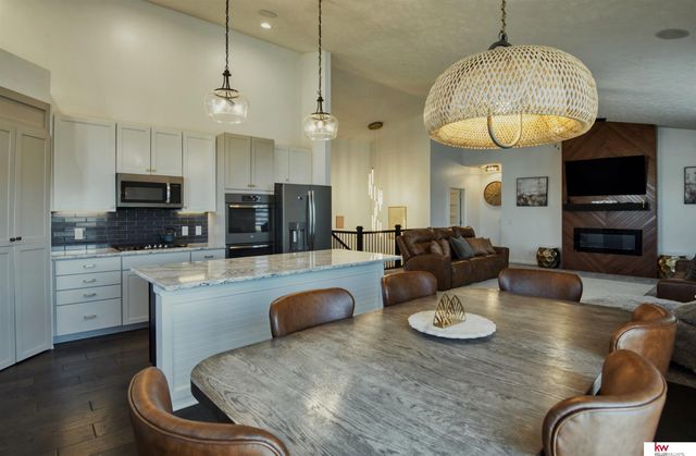 20459 C Street, Omaha, NE 68022