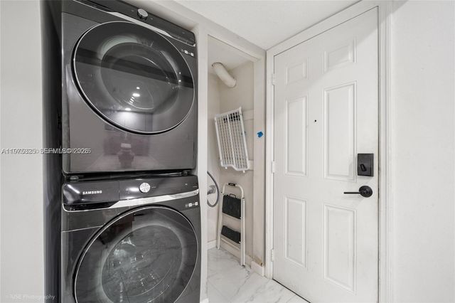 10000 NW 80th Ct 2102-1, Hialeah Gardens, FL 33016