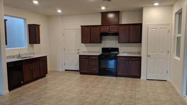 3075 Club Center Dr., Sacramento, CA 95835