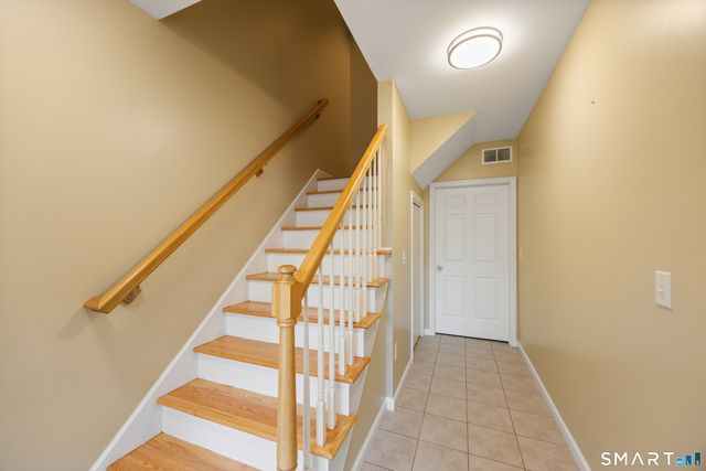 32 Songbird Lane 32, Farmington, CT 06032