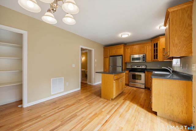 32 Songbird Lane 32, Farmington, CT 06032