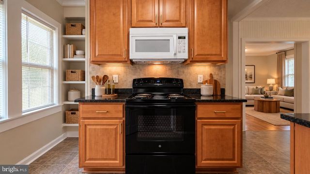 10121 MOORE DR, Manassas, VA 20111