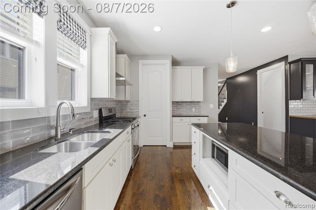 705 E Farnum Avenue, Royal Oak, MI 48067
