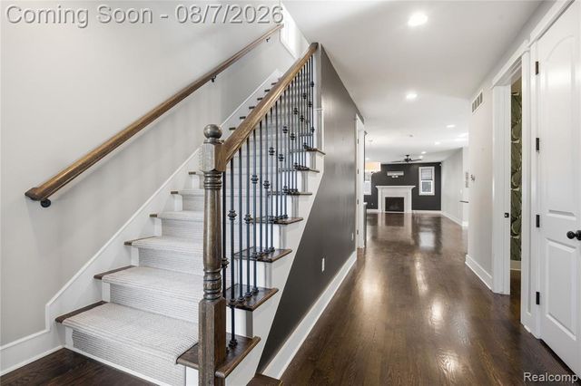 705 E Farnum Avenue, Royal Oak, MI 48067