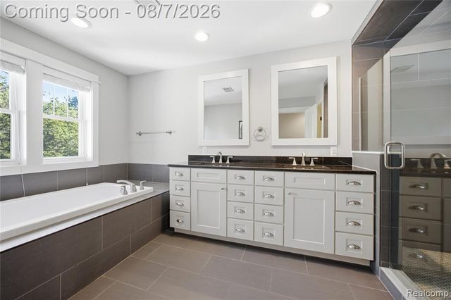 705 E Farnum Avenue, Royal Oak, MI 48067