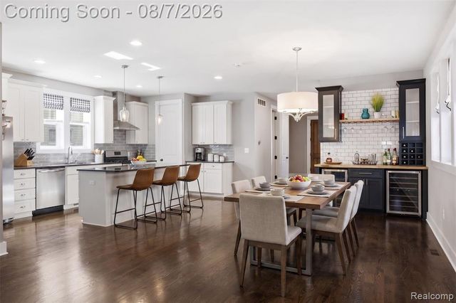 705 E Farnum Avenue, Royal Oak, MI 48067