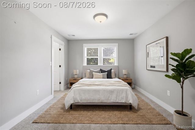 705 E Farnum Avenue, Royal Oak, MI 48067