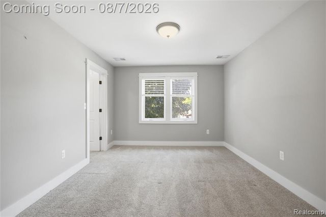 705 E Farnum Avenue, Royal Oak, MI 48067