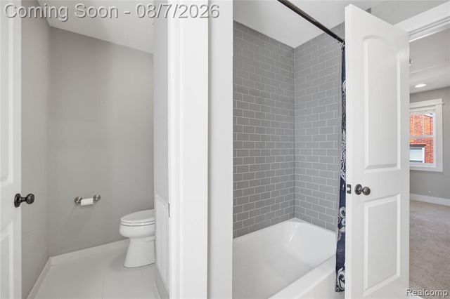 705 E Farnum Avenue, Royal Oak, MI 48067