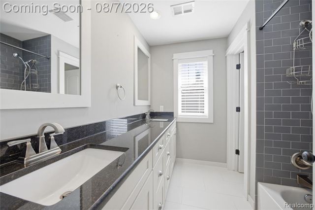 705 E Farnum Avenue, Royal Oak, MI 48067