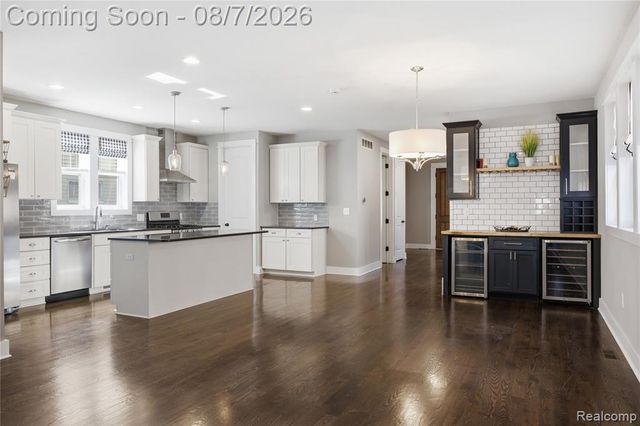 705 E Farnum Avenue, Royal Oak, MI 48067