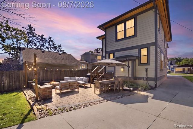 705 E Farnum Avenue, Royal Oak, MI 48067
