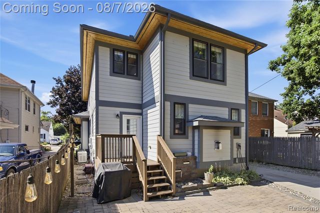 705 E Farnum Avenue, Royal Oak, MI 48067