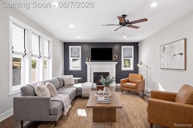 705 E Farnum Avenue, Royal Oak, MI 48067