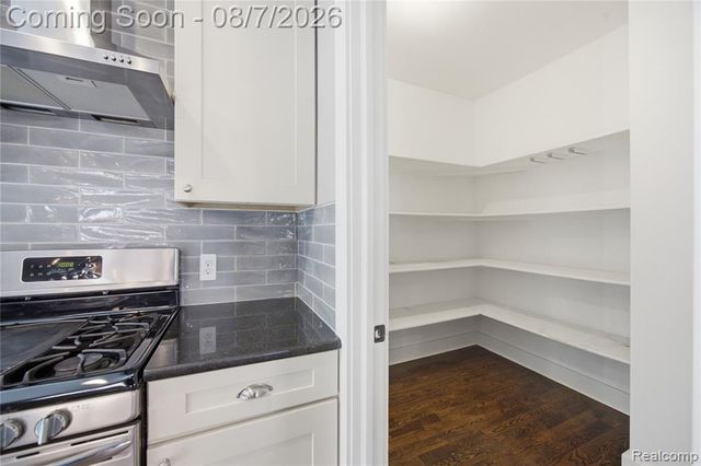 705 E Farnum Avenue, Royal Oak, MI 48067