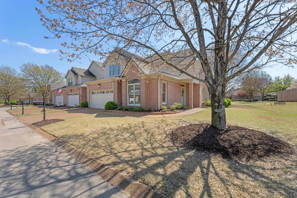 1701 VILLAGE RIDGE PL, Collierville, TN 38017
