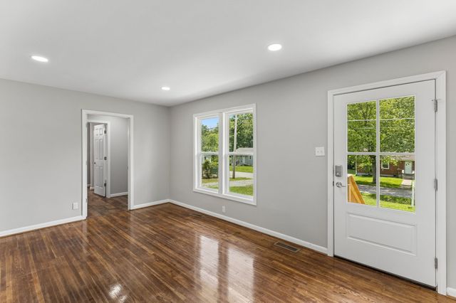 668 Jackson Ave, Lewisburg, TN 37091