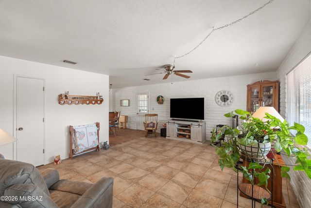 22 E La Espina, Green Valley, AZ 85614