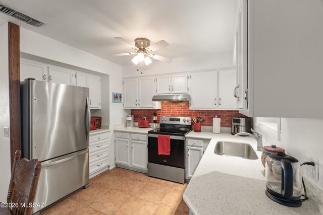 22 E La Espina, Green Valley, AZ 85614