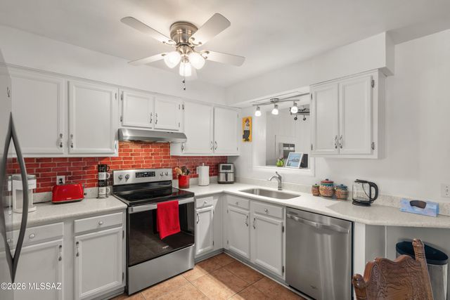 22 E La Espina, Green Valley, AZ 85614