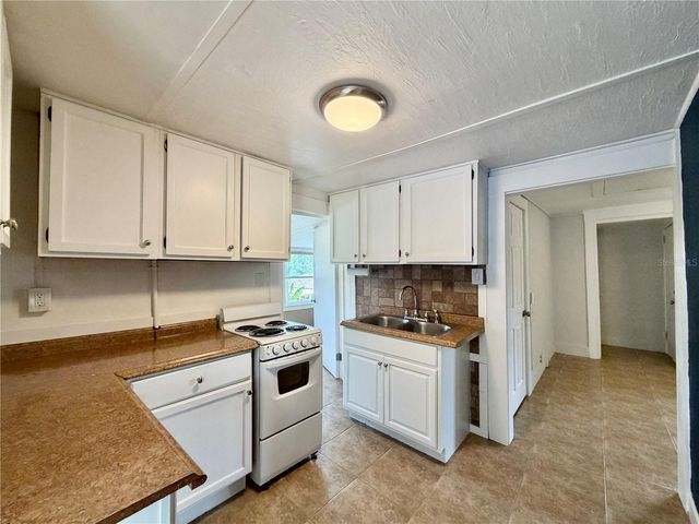 5050 2ND AVENUE N Upper, St Petersburg, FL 33710
