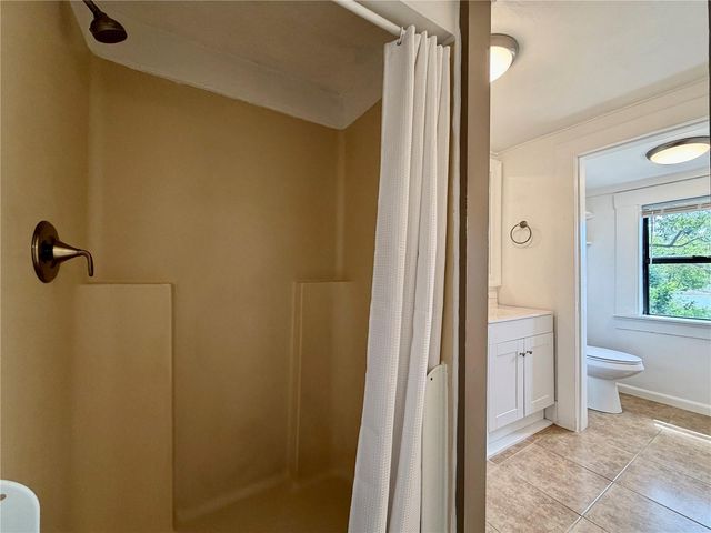 5050 2ND AVENUE N Upper, St Petersburg, FL 33710