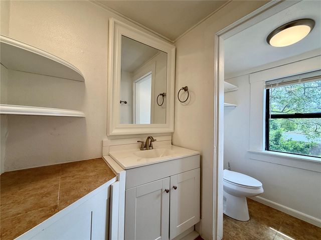5050 2ND AVENUE N Upper, St Petersburg, FL 33710