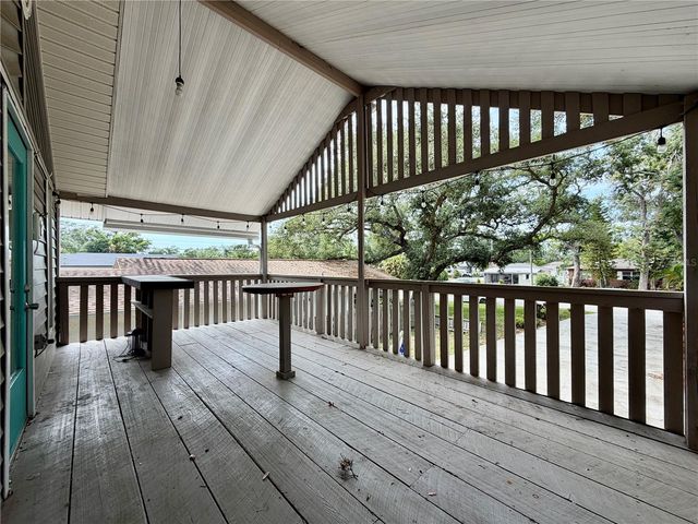 5050 2ND AVENUE N Upper, St Petersburg, FL 33710