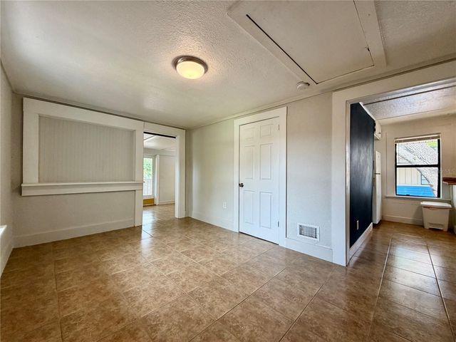5050 2ND AVENUE N Upper, St Petersburg, FL 33710
