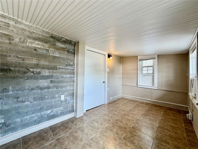 5050 2ND AVENUE N Upper, St Petersburg, FL 33710