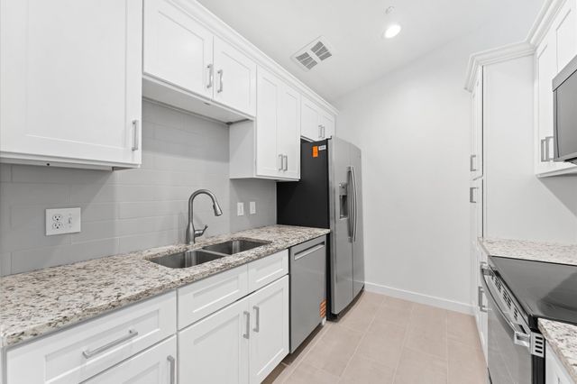 2829 Timmons Lane 202, Houston, TX 77027