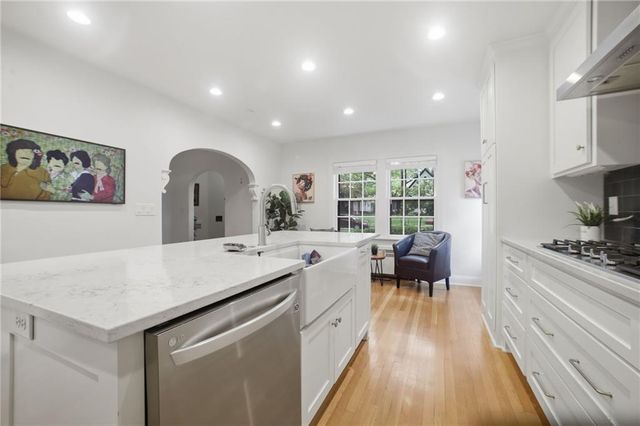 6215 McGee Street, Kansas City, MO 64113