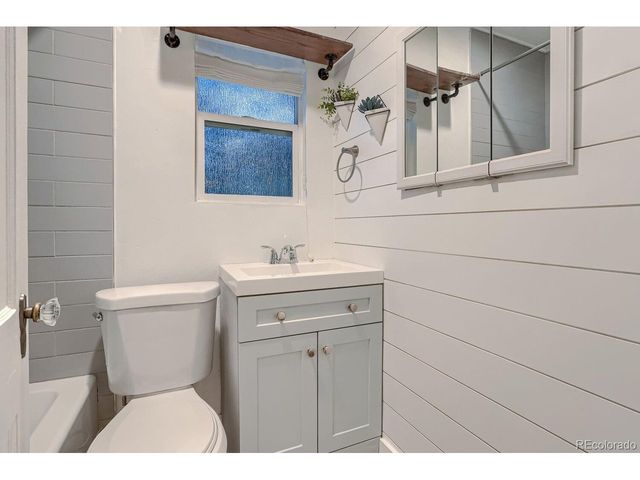 3590 S Bannock St, Englewood, CO 80110