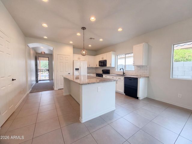 810 W WHISTLING THORN Avenue, San Tan Valley, AZ 85140