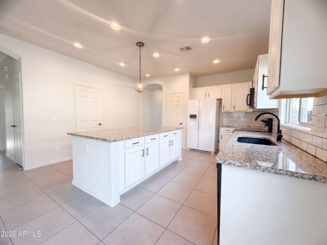810 W WHISTLING THORN Avenue, San Tan Valley, AZ 85140
