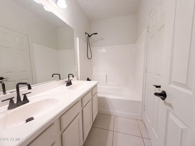 810 W WHISTLING THORN Avenue, San Tan Valley, AZ 85140