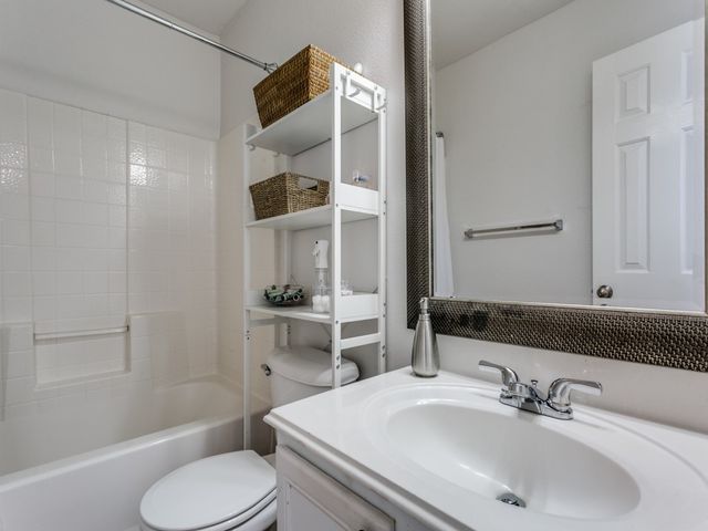 2700 Club Ridge Drive 22, Lewisville, TX 75067