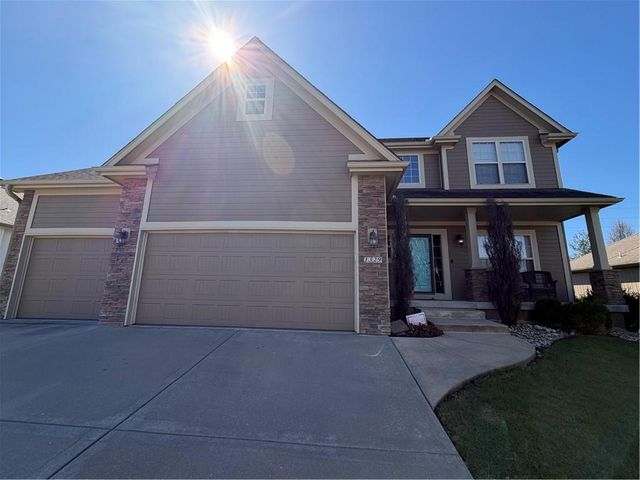 1329 SW MERRYMAN Drive, Lee's Summit, MO 64082