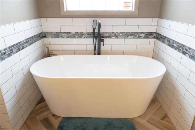 1329 SW MERRYMAN Drive, Lee's Summit, MO 64082